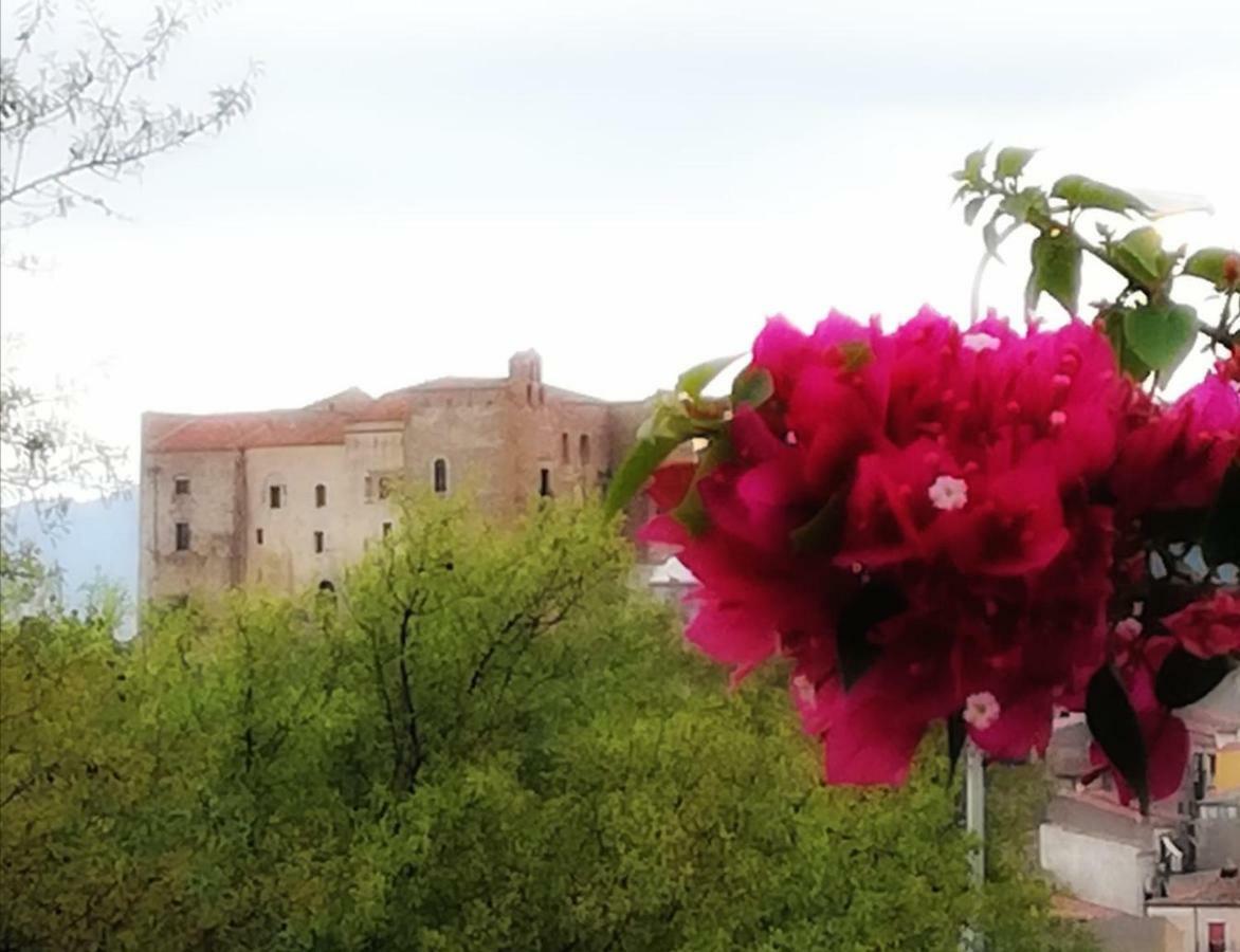 Vila Ypsibloom Castelbuono  Exteriér fotografie